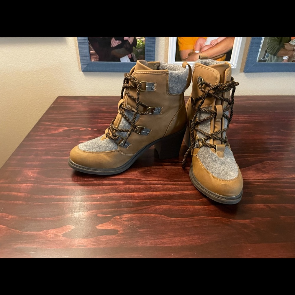 Perfect Fall/Winter Boots! Previously Loved. Grea… - image 2